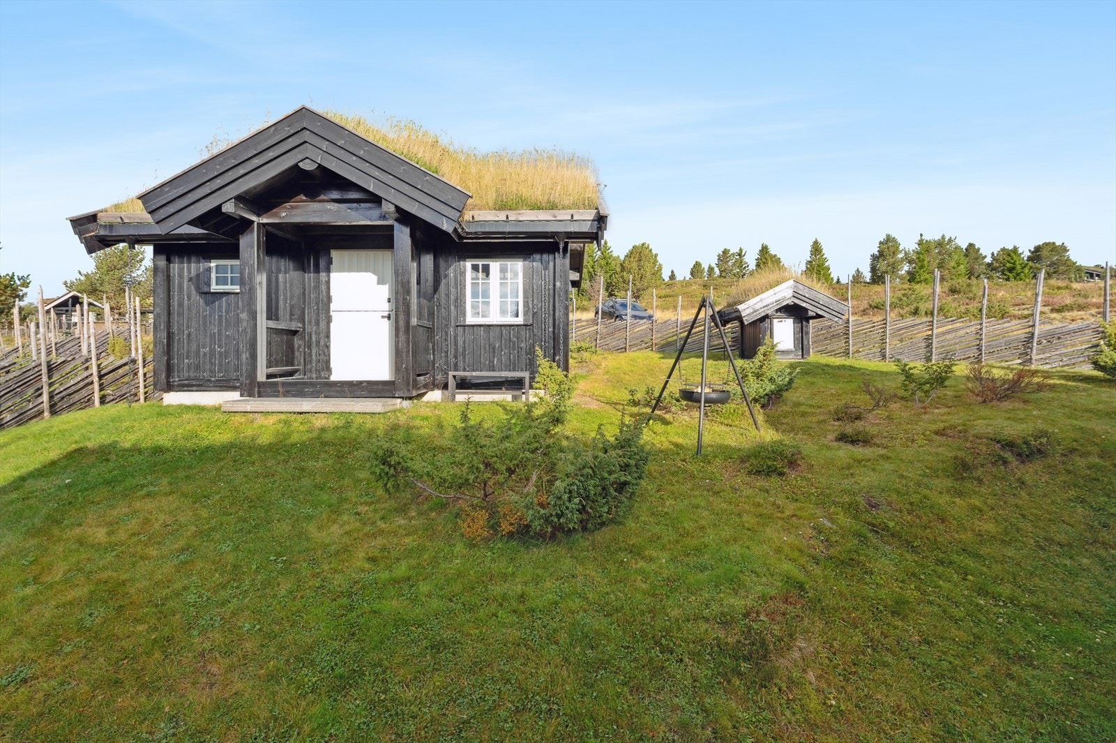 I tillegg har eiendommen et anneks som er innredet med stue/kjøkken, bad og et soverom. Galleribilde