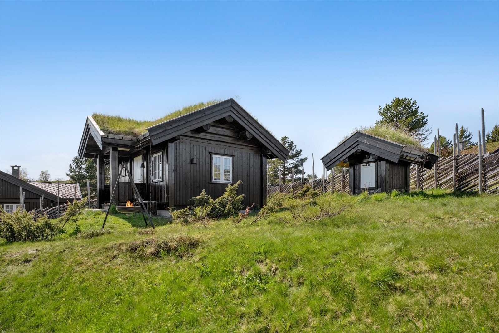 I tillegg har eiendommen et anneks som er innredet med stue/kjøkken, bad og et soverom. Galleribilde