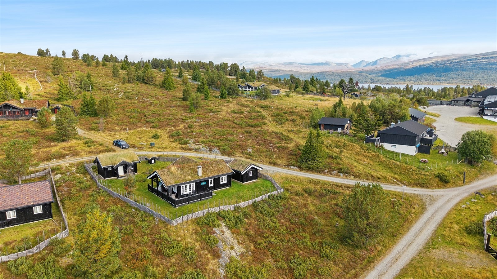 DNB Eiendom v/Ingrid Sunniva Bungum presenterer Blålyngråket 1! Velholdt tuntomt m/ hytte-anneks og bod Galleribilde