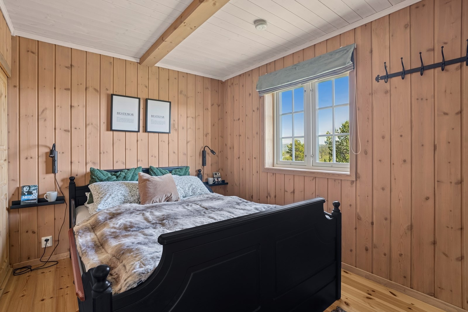 Hytta byr videre på to gode soverom. Galleribilde