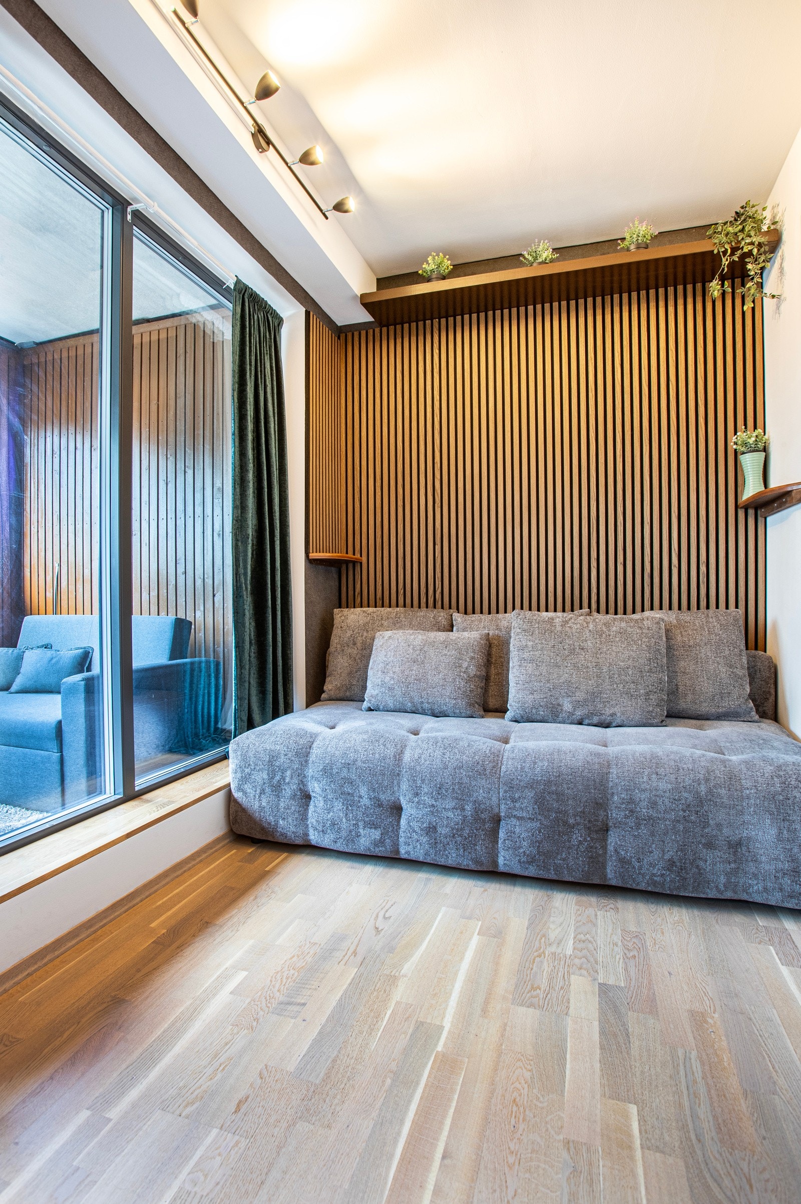 Praktisk med sovesofa, får mye mer plass til dagtid Galleribilde