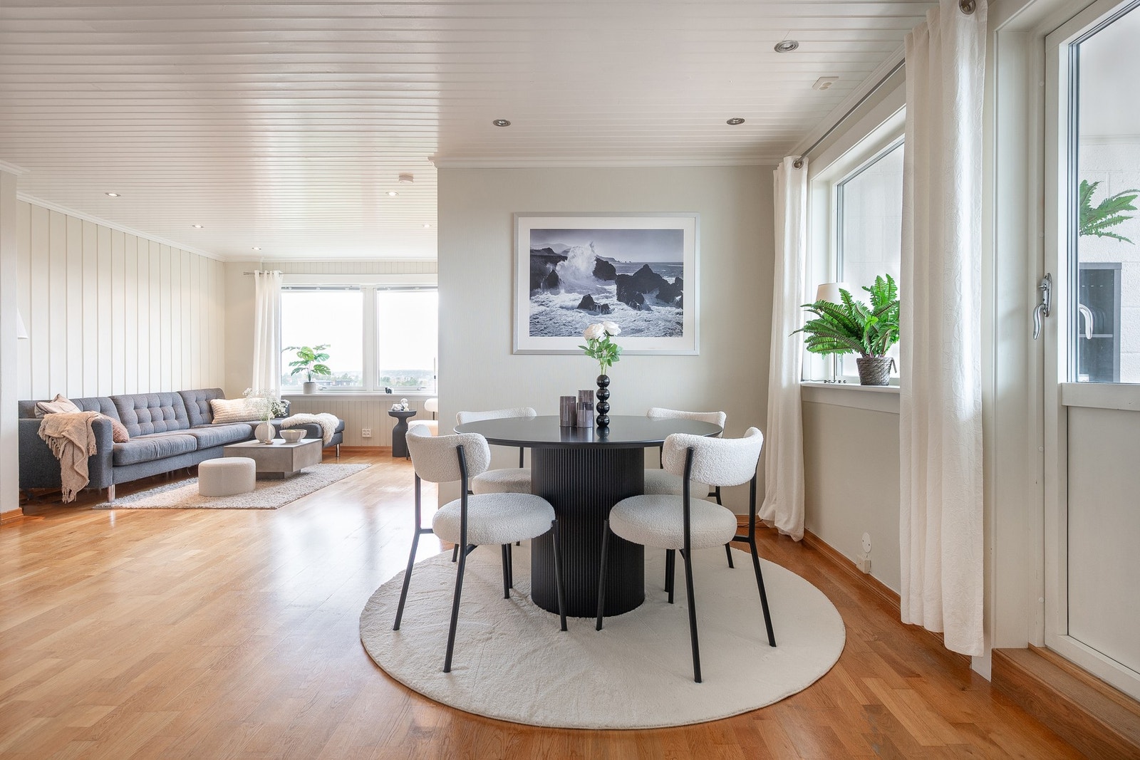 Velkommen til Rugdeveien 3 - en lys og pen leilighet på Langøya. Galleribilde