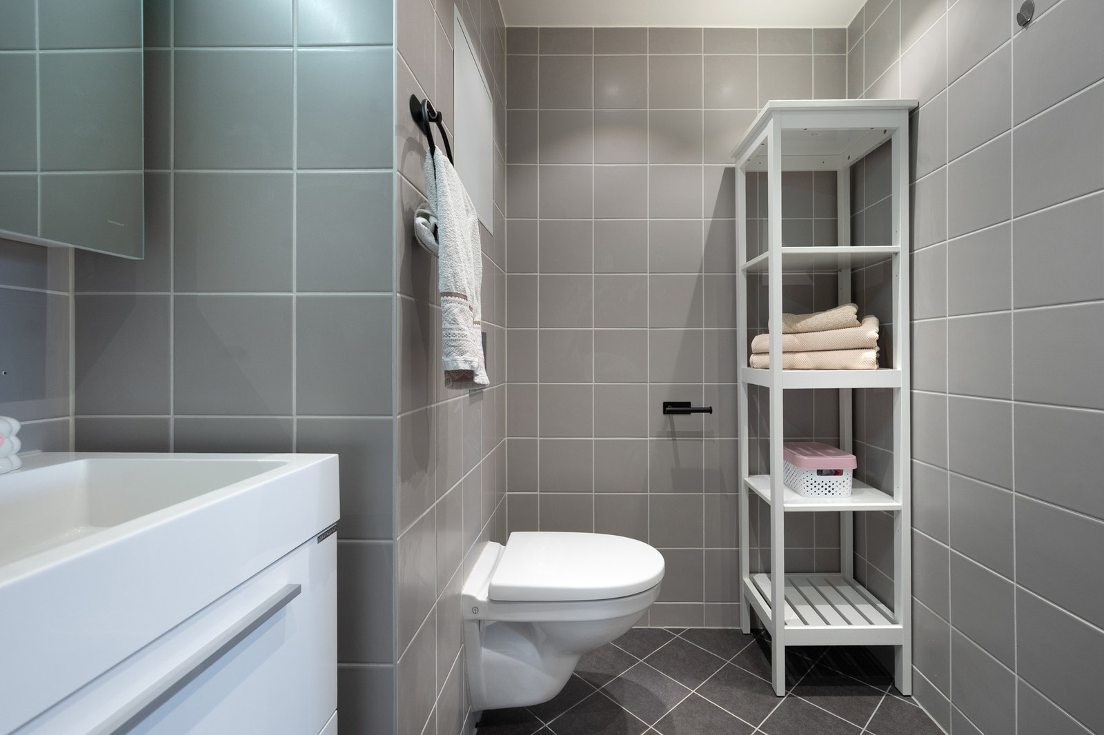 Det er delikat og effektiv utnyttet med moderne løsninger og innredning. Galleribilde