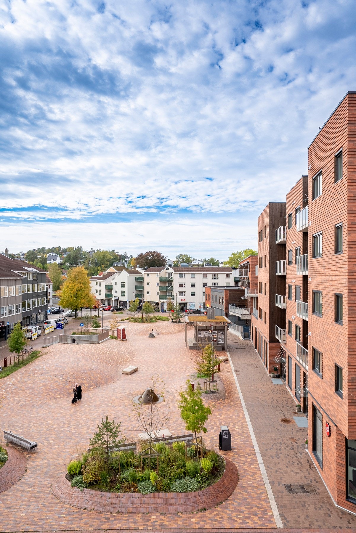 Hyggelig utsyn over nylige oppgraderte Aagaards plass Galleribilde