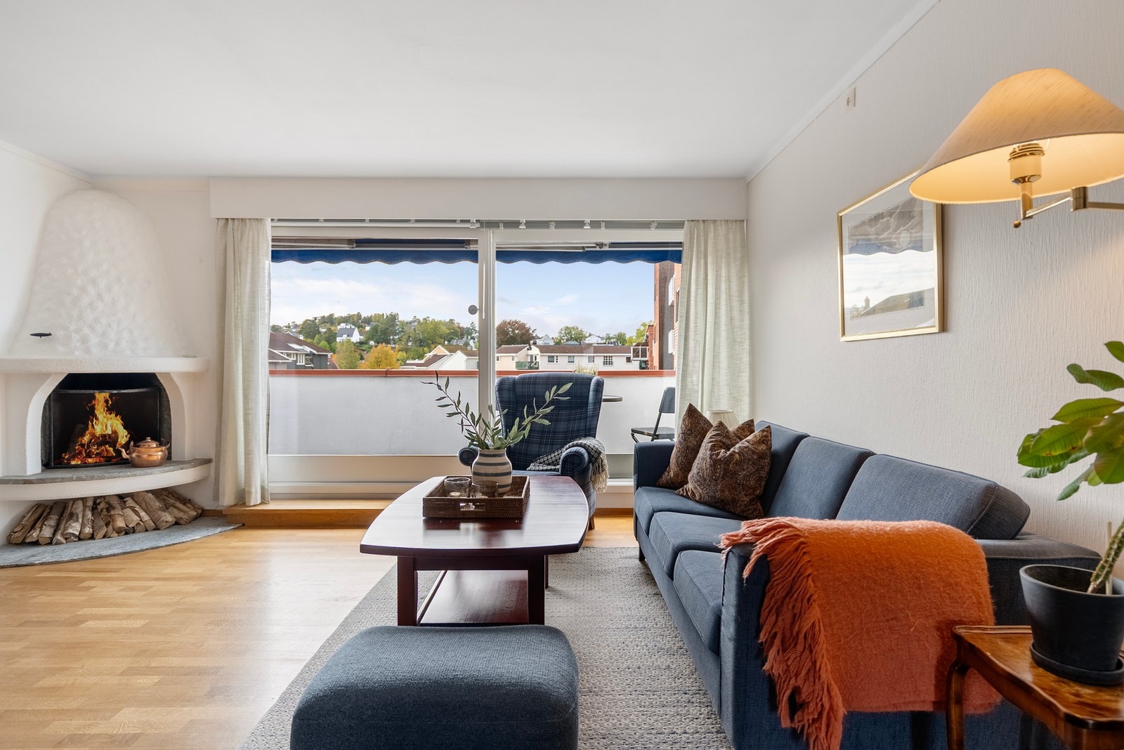 Leiligheten har en god planløsning og arealfordeling med store vindusflater som bidrar til fine lysforhold. Galleribilde