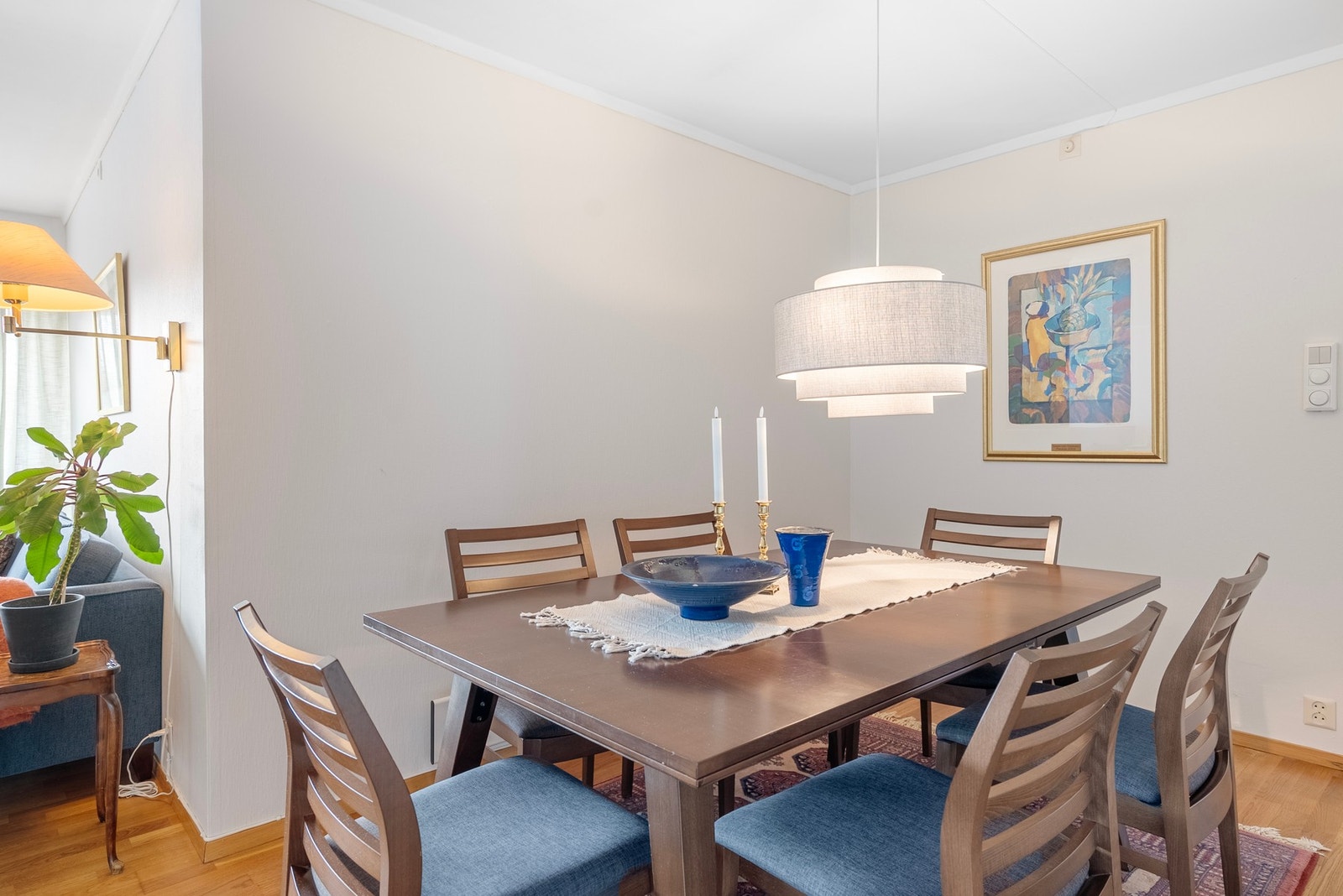 Utformingen gjør at det er god plass til en romslig spisestue Galleribilde