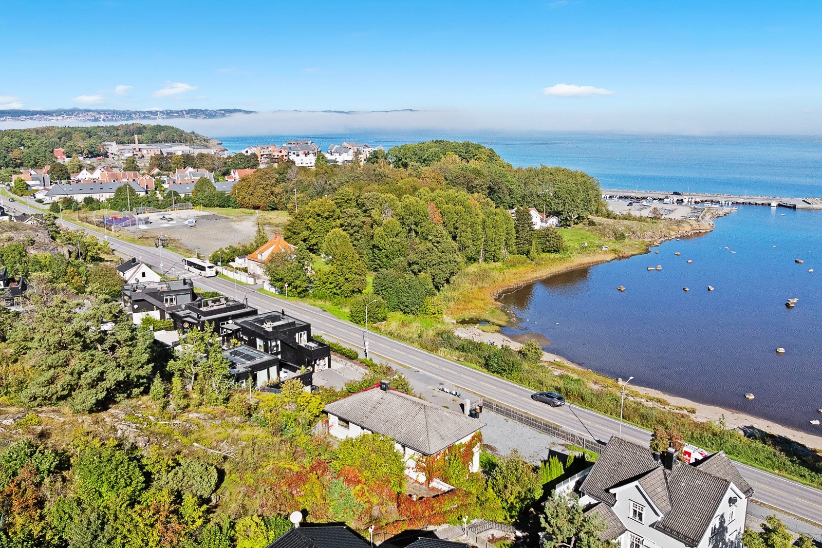 Eiendommen har potensiale for deg for ønsker å renovere den eksisterende bebyggelsen, eller deg som ønsker å utvikle eiendommen til noe helt nytt. Galleribilde