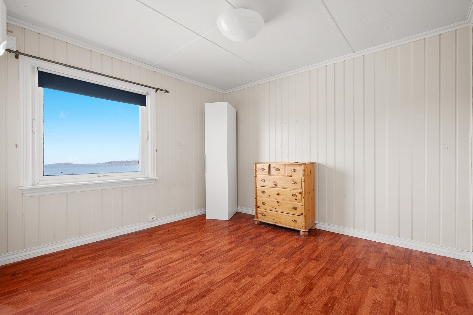 Soverom - her har du god plass til dobbeltseng og nattbord. Galleribilde