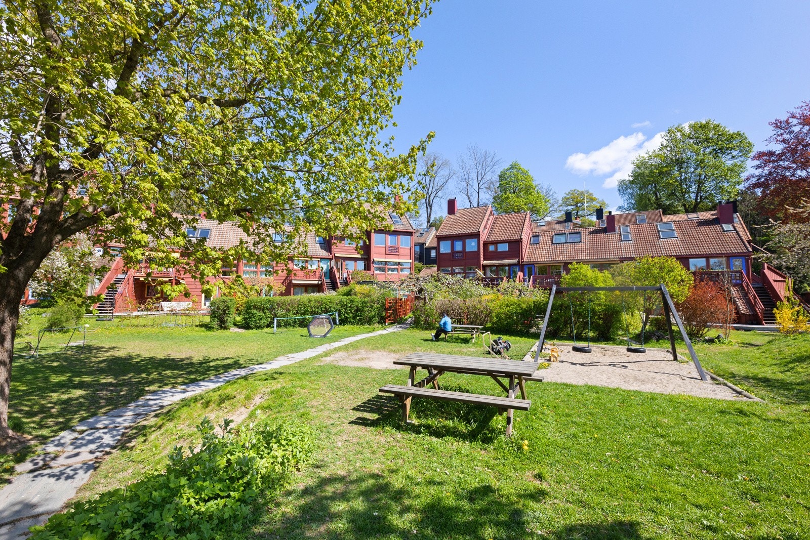 Giskehagen har store grøntområder, fellesområder og lekeplasser til glede for beboerne. Galleribilde