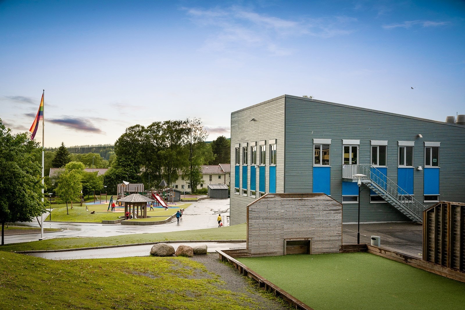 Fra boligen er det kun 500 meter til Bogstad barneskole. Bogstad skole er svært godt anerkjent faglig og sosialt, og er den minste barneskolen i området Galleribilde