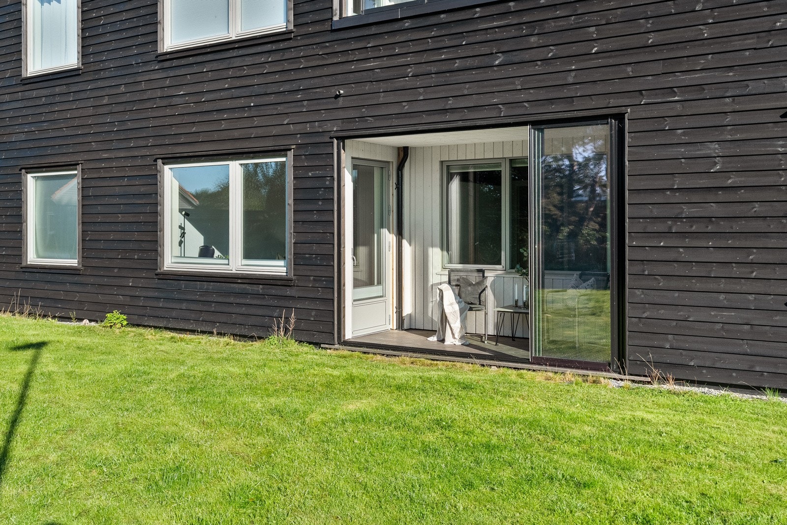 Mulig å utvide terrasse mot en økning i felleskostnadene på 37 kr i måneden pr kvm. Galleribilde