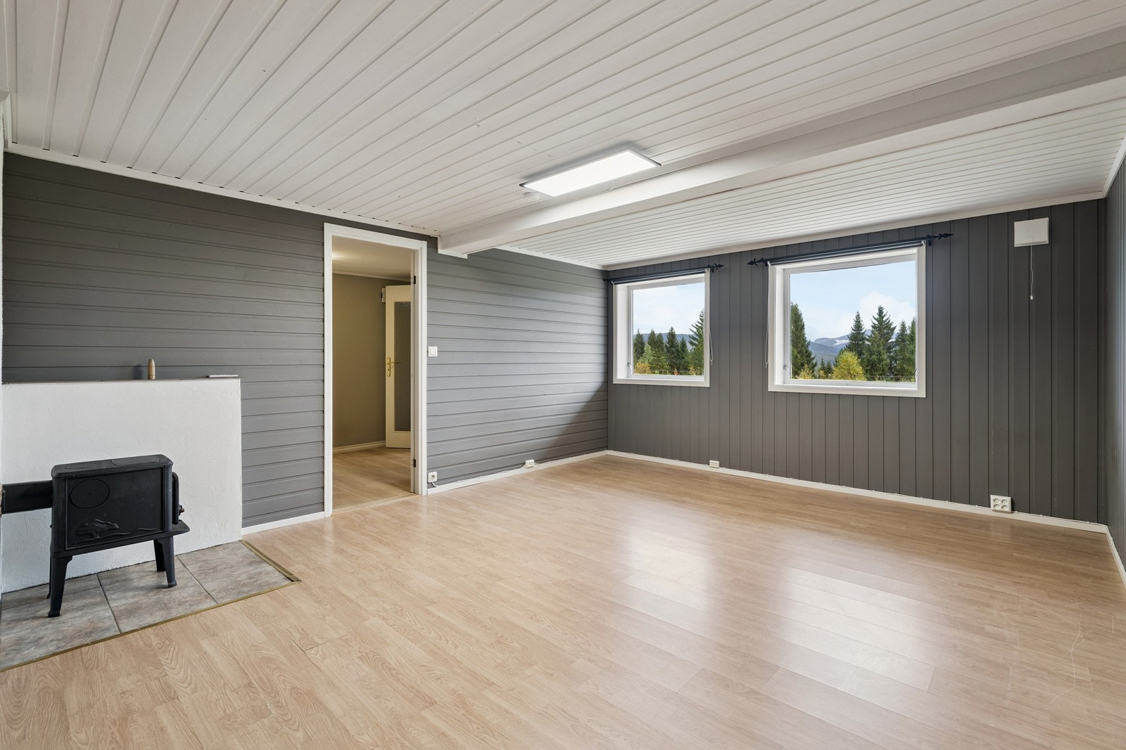 Stor kjellerstue med fin utsikt. Galleribilde