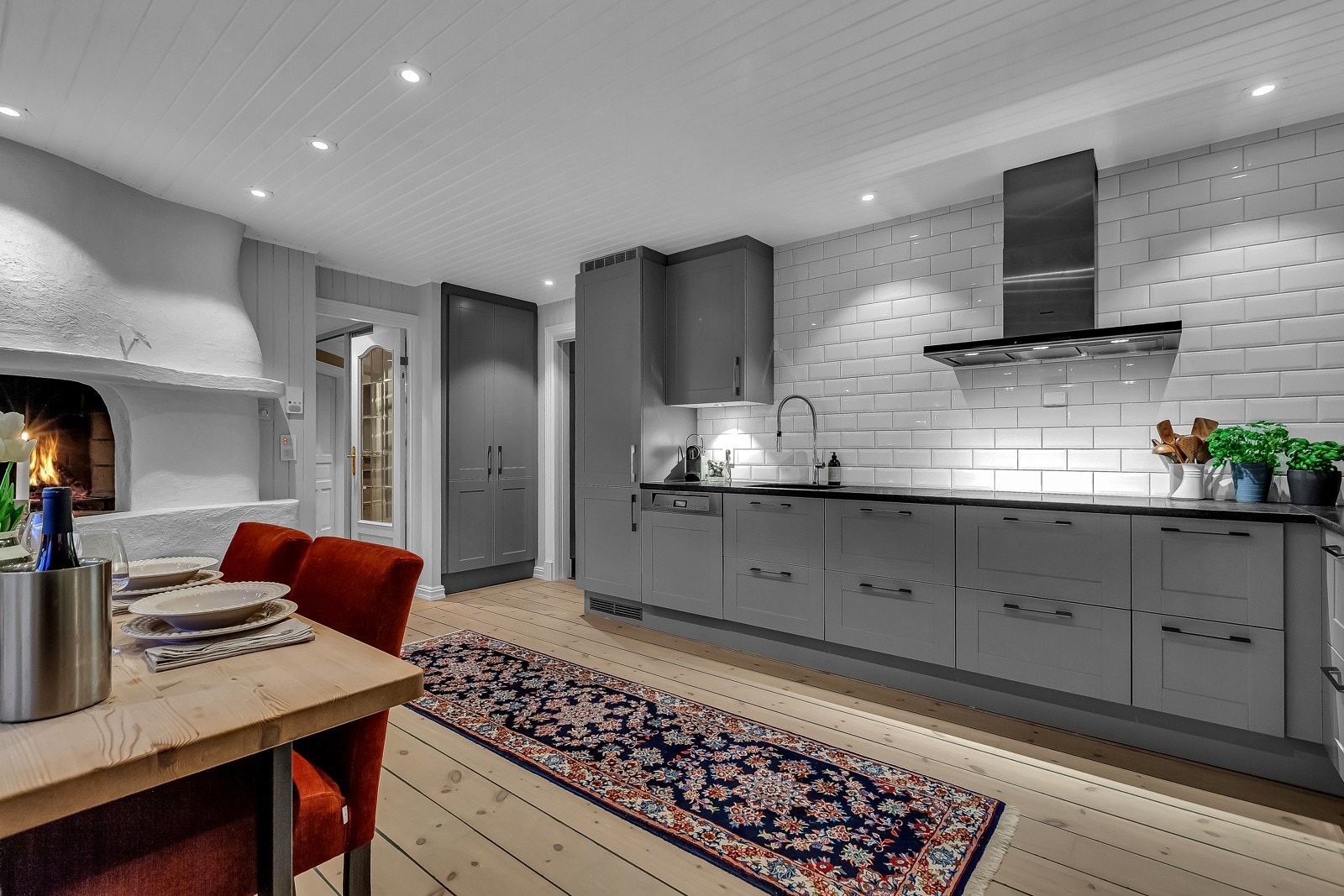 Lunt og hyggelig med fyr i peisen. Galleribilde