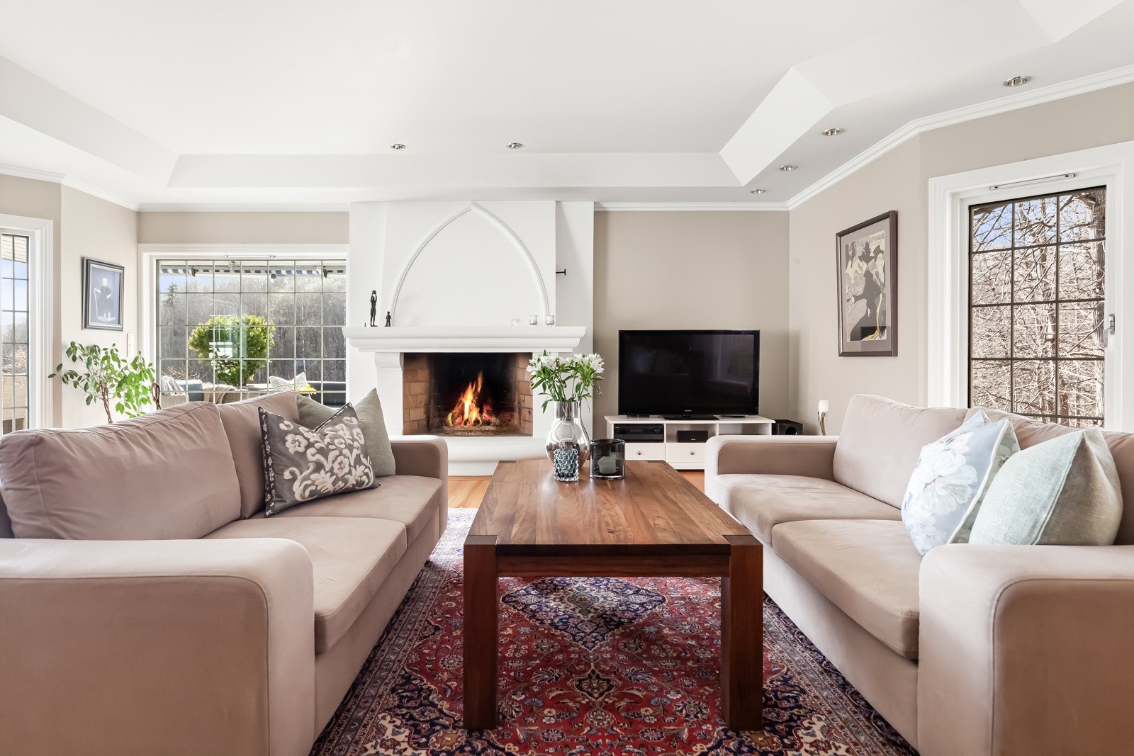 Downlights i taket gjør det enkelt å endre lys etter stemning og anledning. Galleribilde