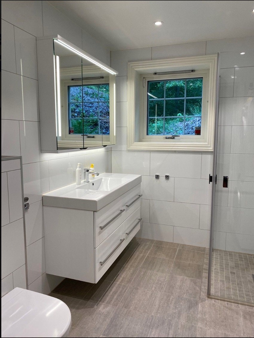 Selgers eget bilde - badet i hybelen. Galleribilde