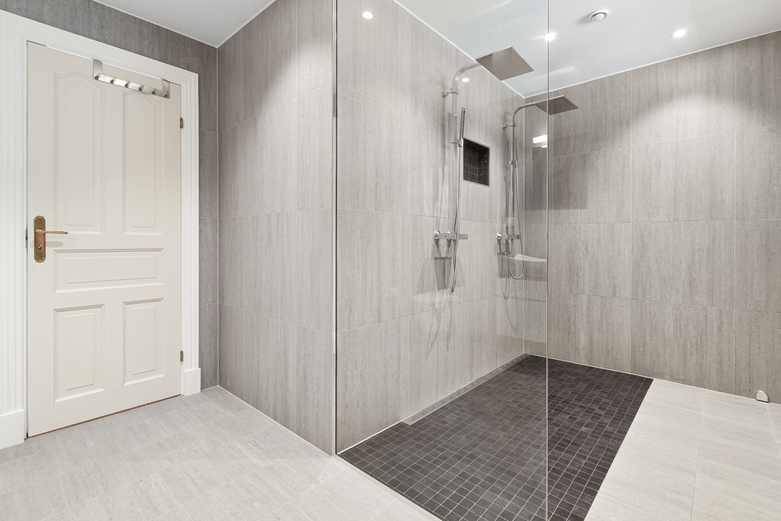 Hovedbadet har også dobbel dusj. Galleribilde