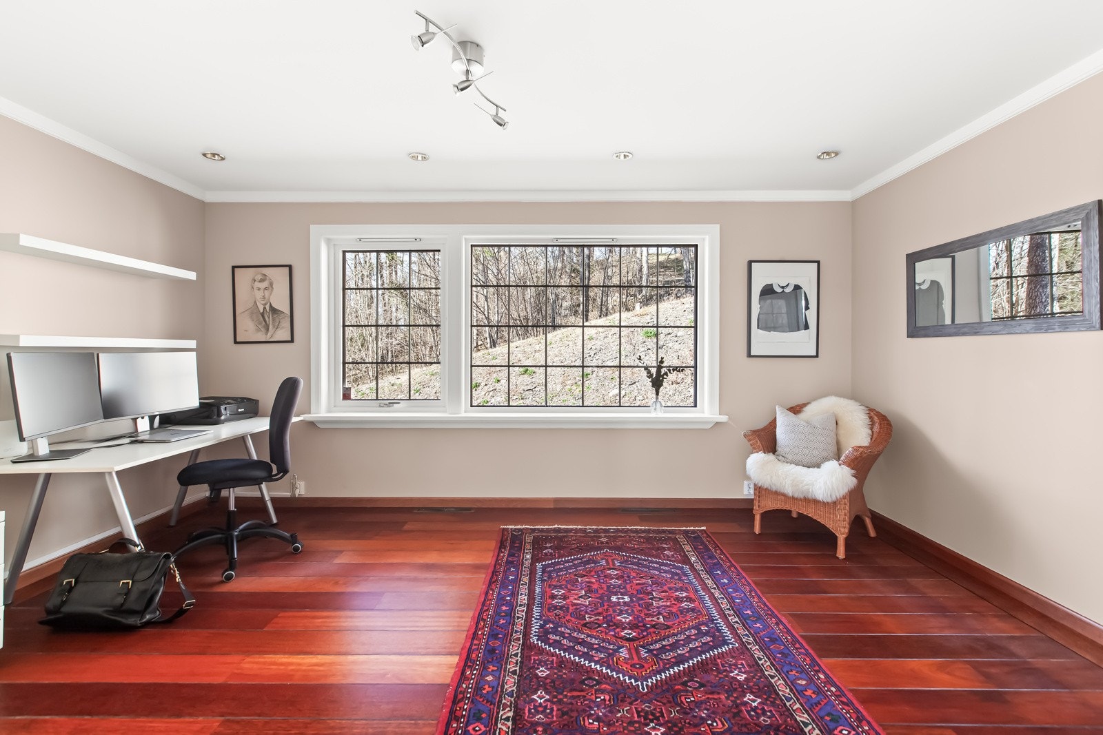 Dette var opprinnelig husets spisestue, men er i dag brukt som hjemmekontor. Galleribilde