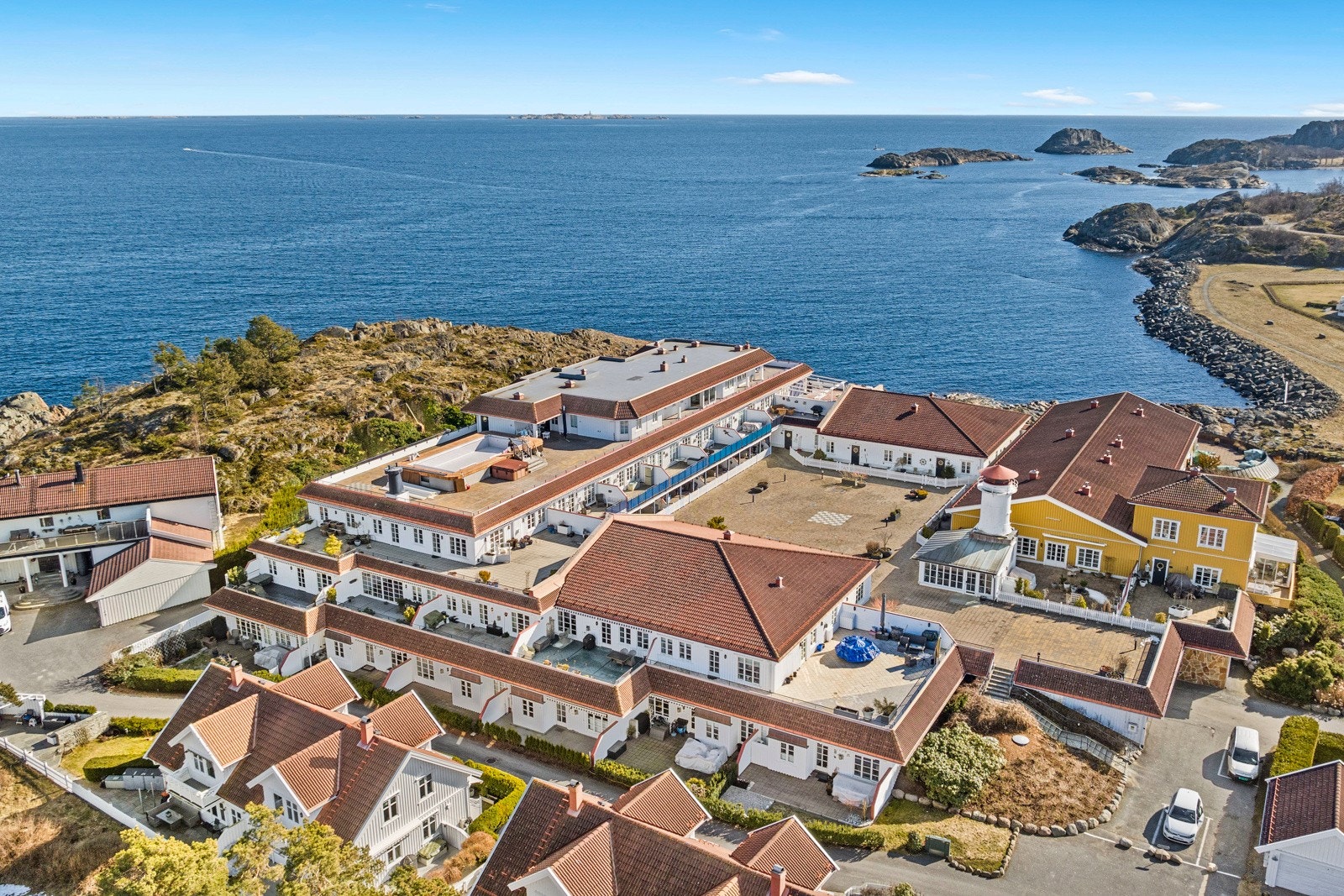 Her bor du i rolige omgivelser på Risøya Galleribilde