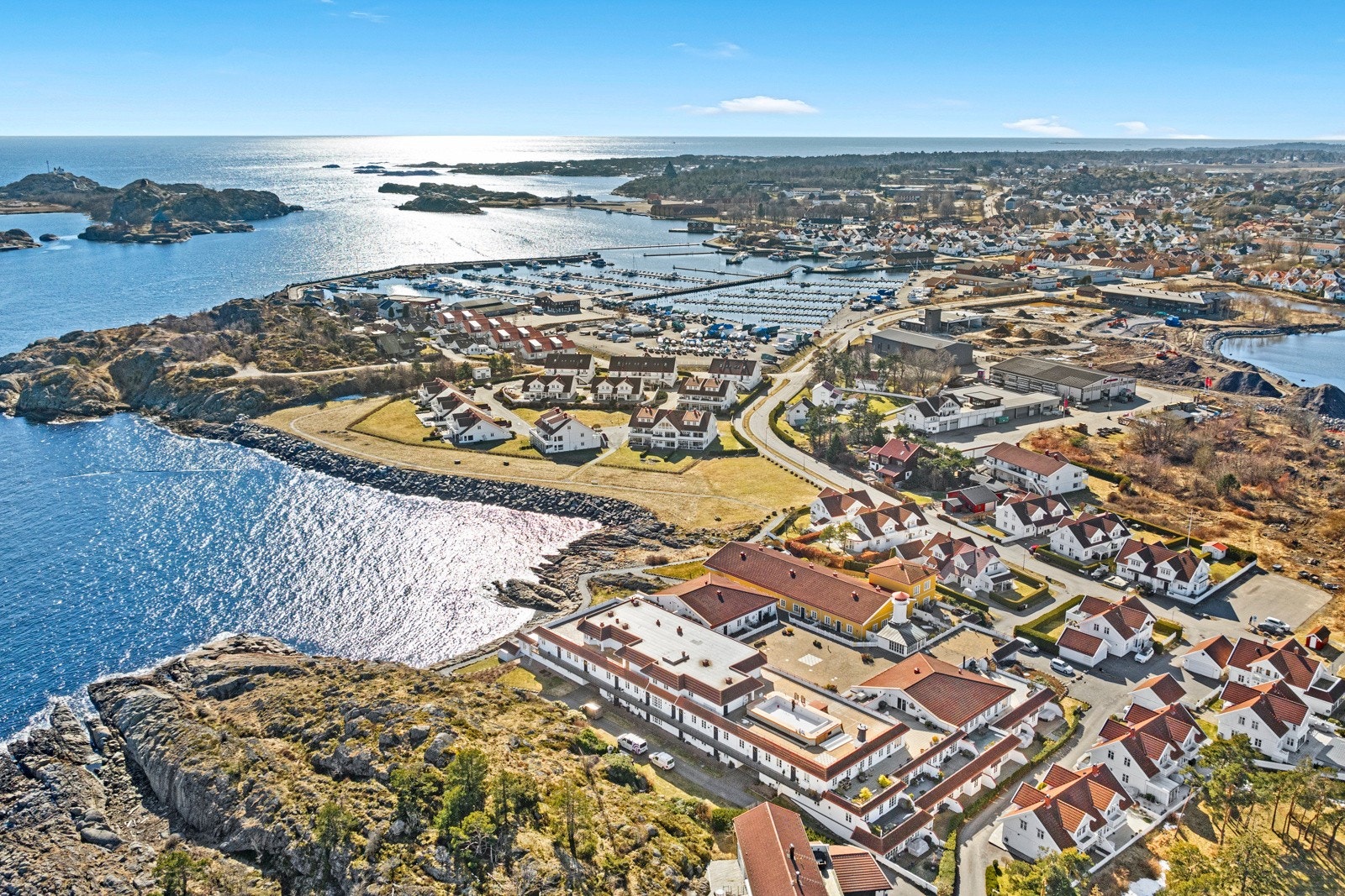 Det er kort vei til Stavern fra sameiet - kun en liten rusletur Galleribilde