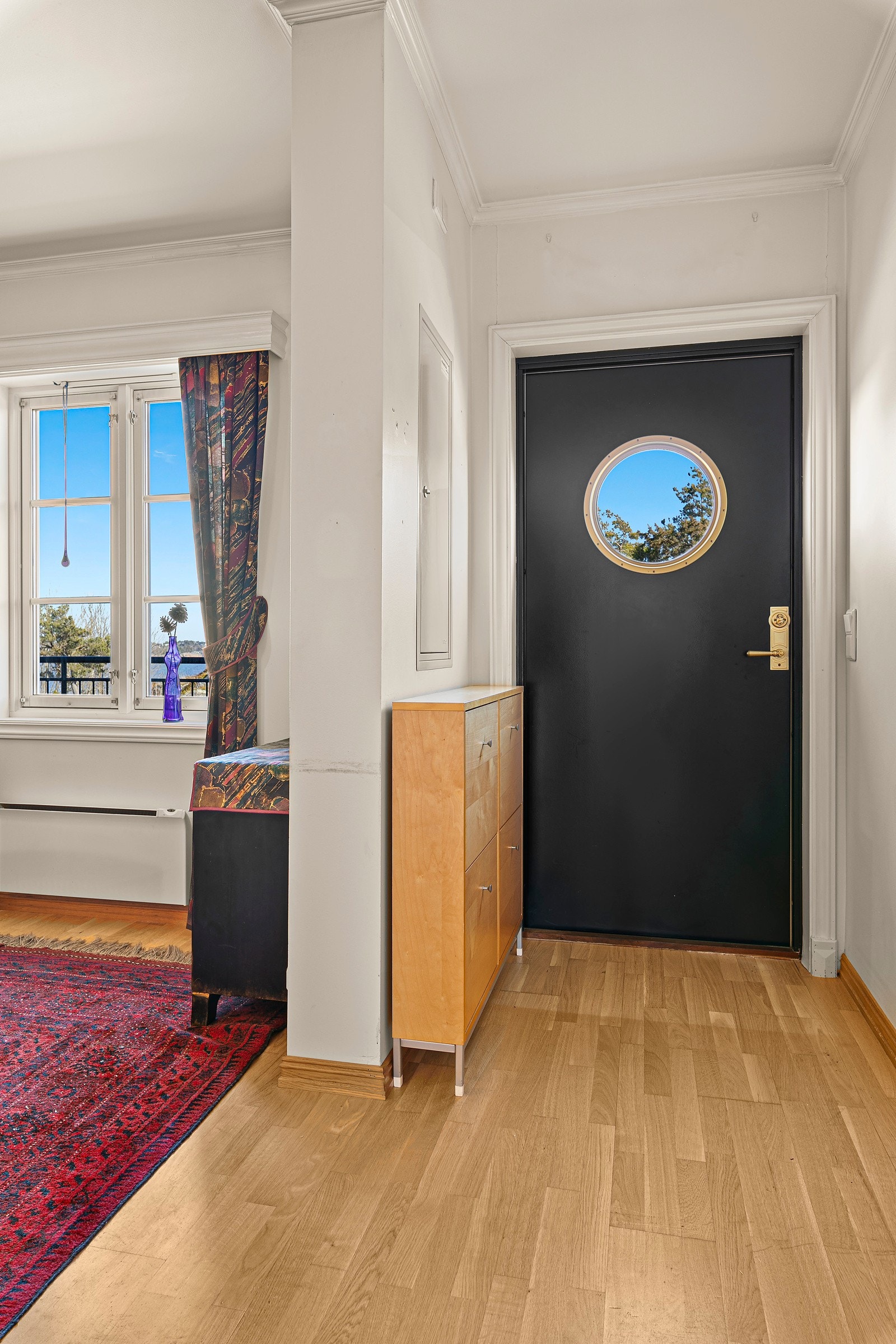 Inngangsparti med plass til å sette fra seg sko Galleribilde