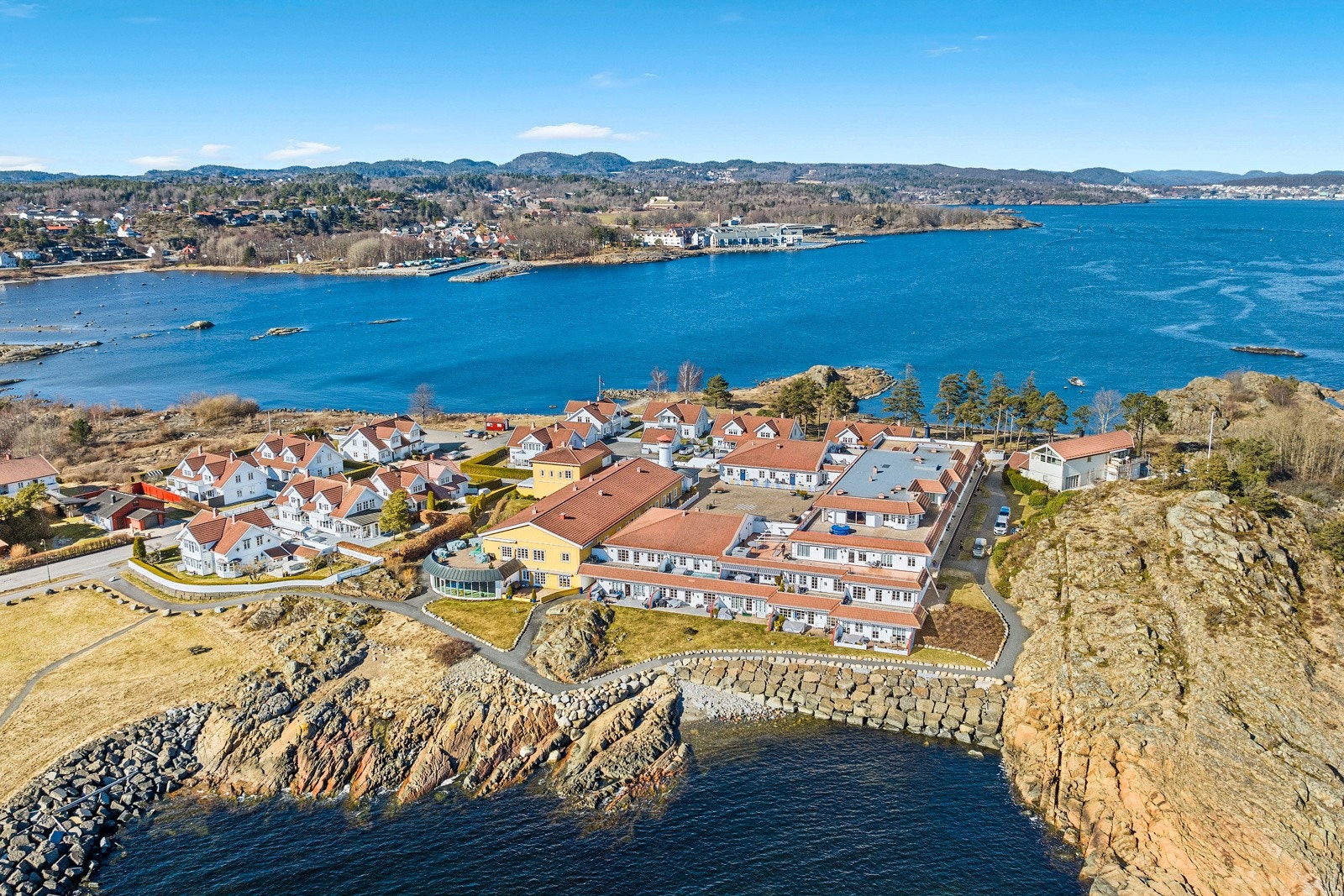 Oversiktsbilde av sameiet og Risøya Galleribilde