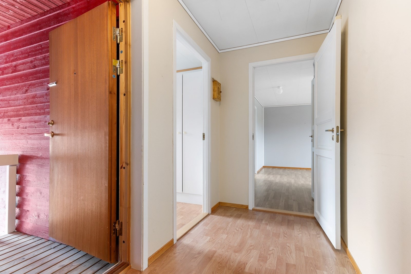 Praktisk planløsning med alt på ett plan. Galleribilde