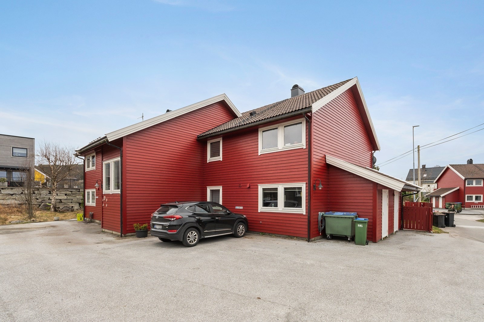 Parkering på borettslagets eiendom. Galleribilde