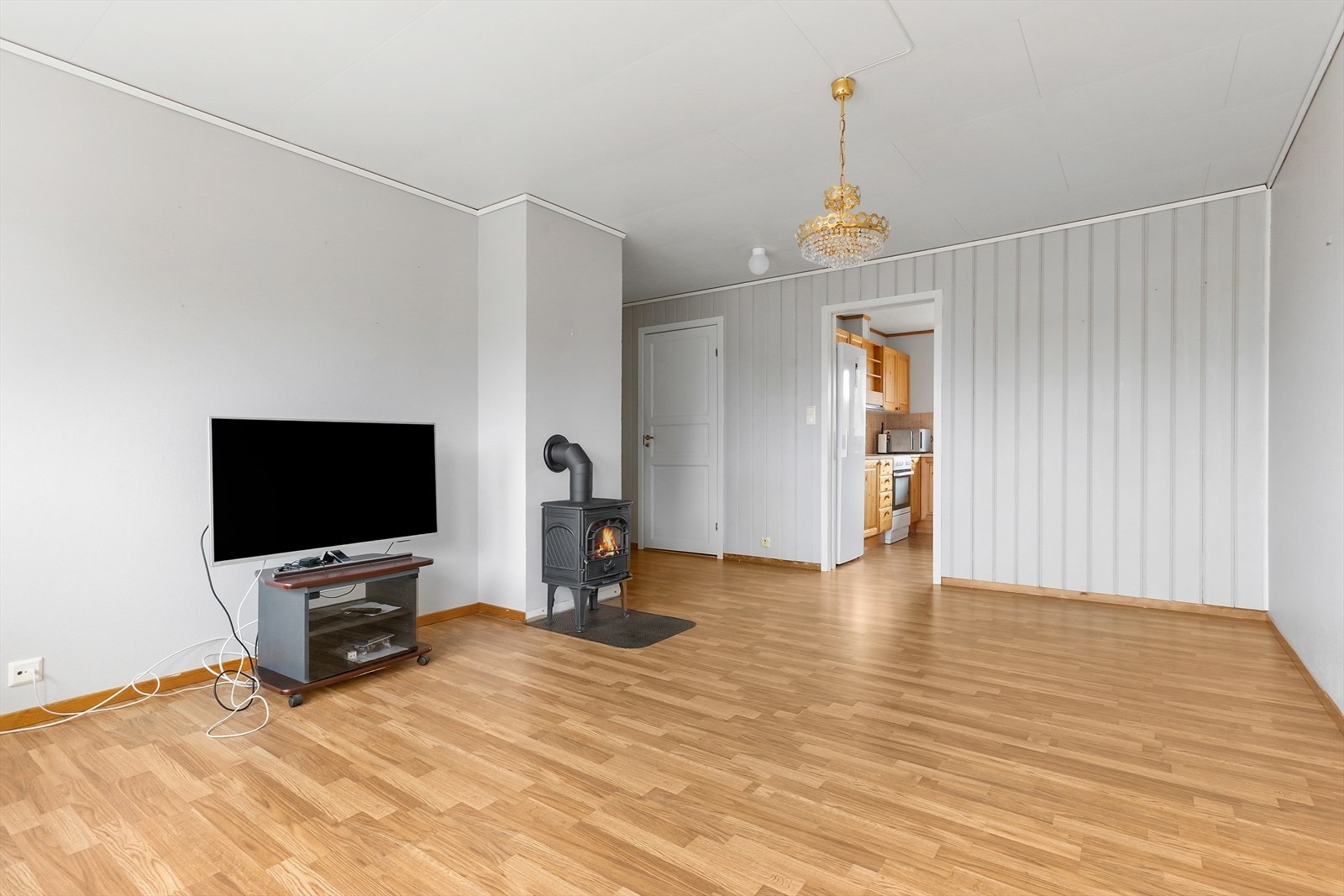 I stuen er det vedovn som sørger for en behagelig temperatur året rundt. Galleribilde