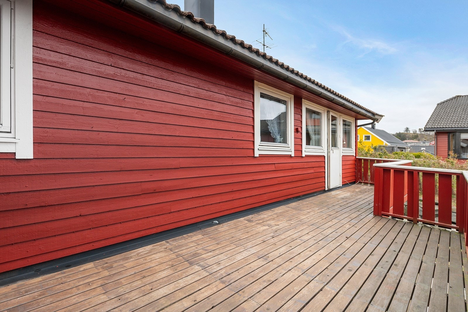 God plass til utendørs sittegruppe der du kan invitere til grillmiddager. Galleribilde