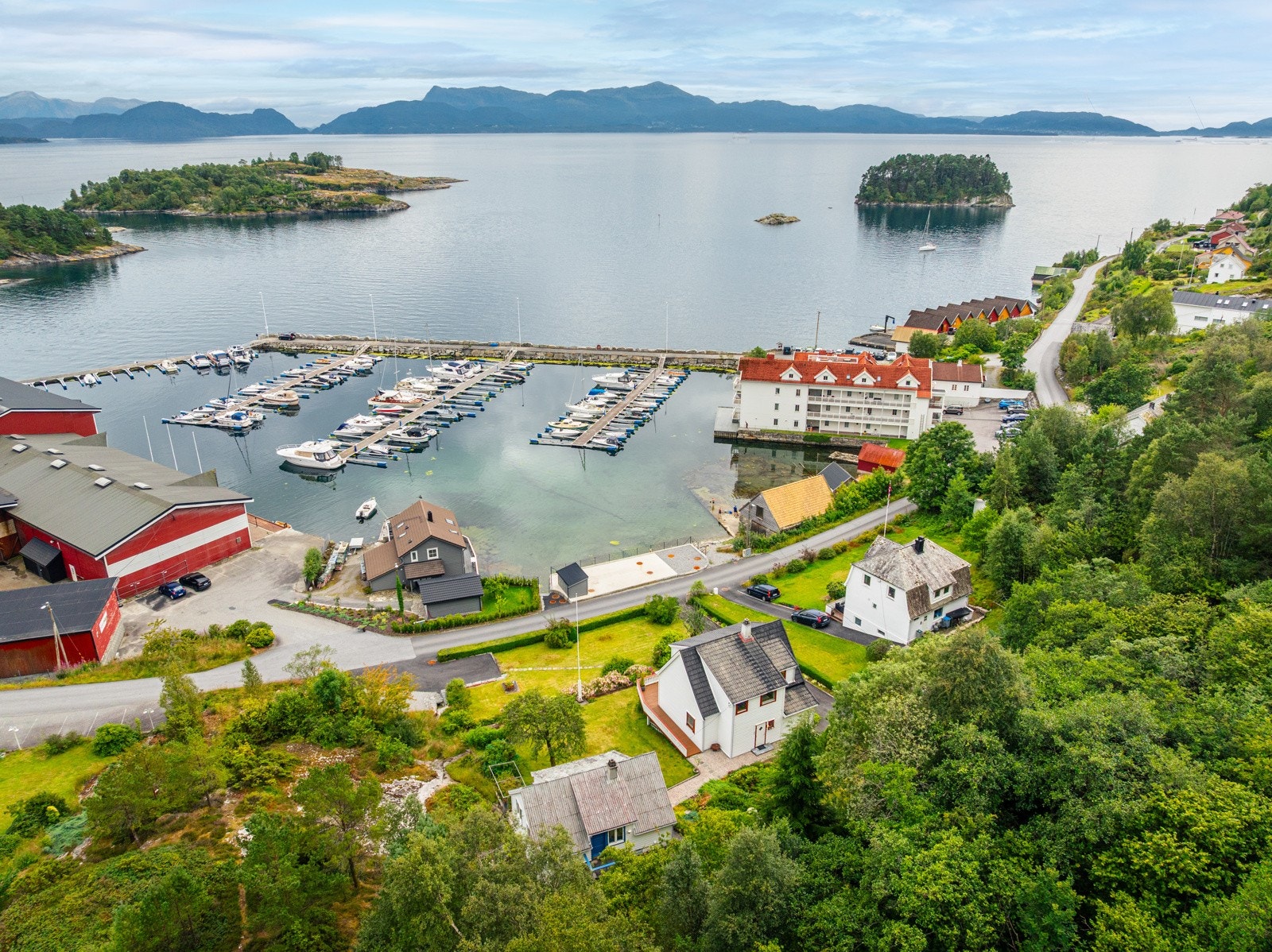 Enebolig med stort anneks - Like utenfor Strandvik sentrum Galleribilde
