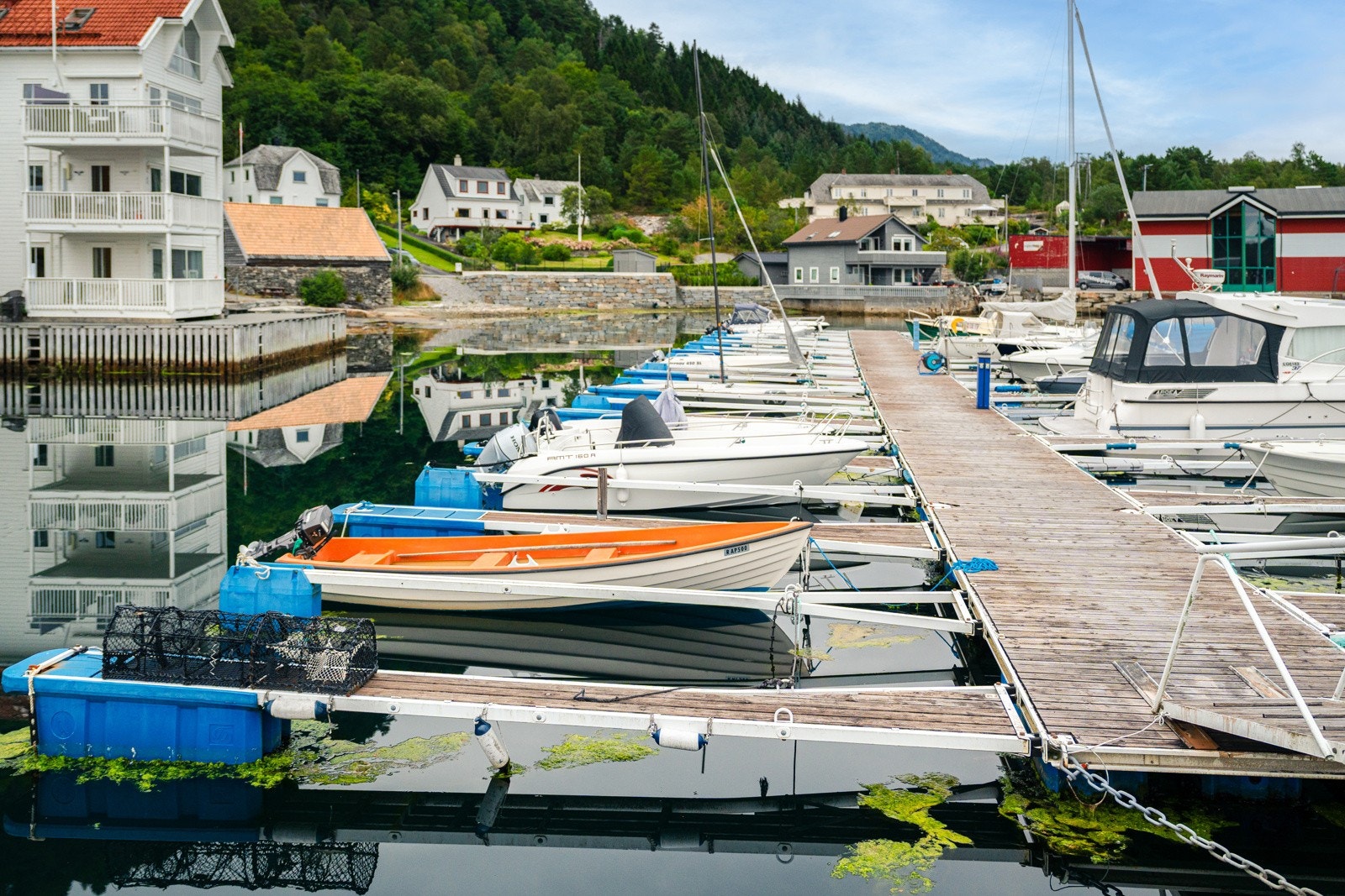Det er egne vedtekter for båtlaget - Båtplassen ligger på ca. kr 2 036,- årlig. Galleribilde