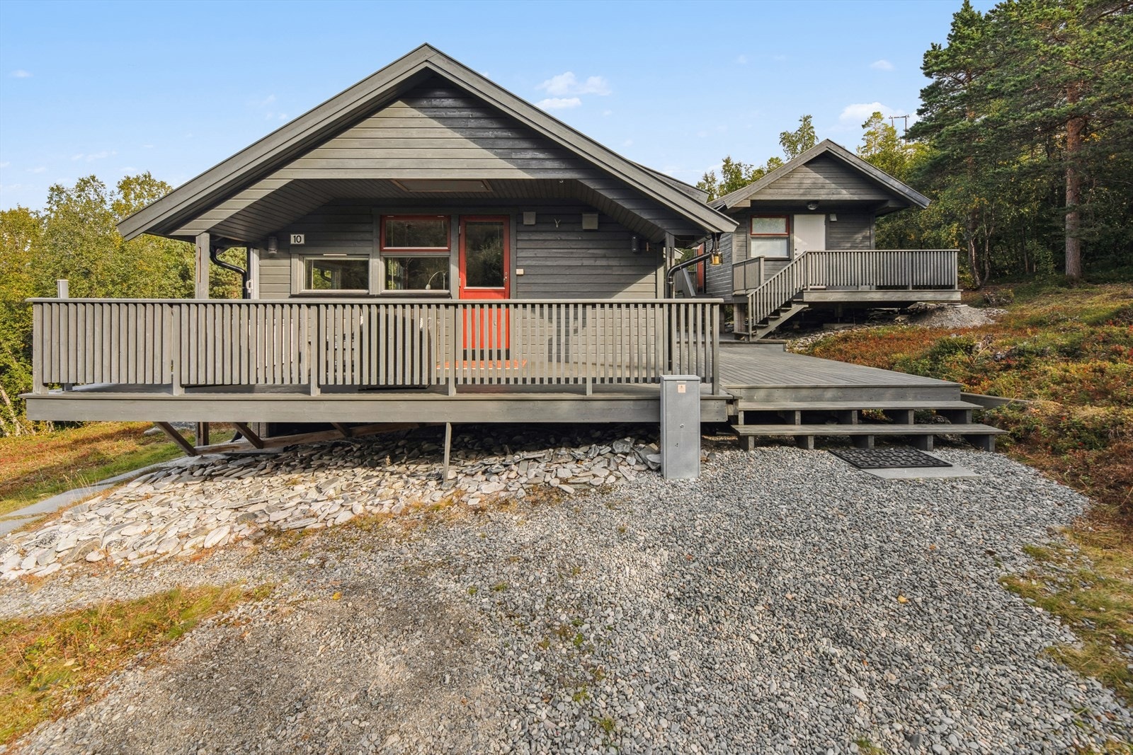 Denne fritidsboligen ligger idyllisk til i naturskjønne Rekbukta, midt i hjertet av Kvænangen kommune. Galleribilde