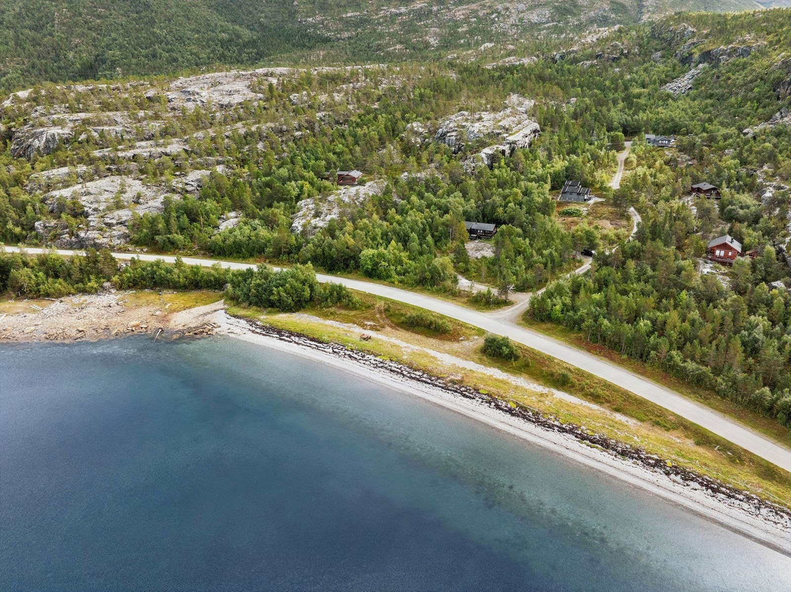 Området byr også på flotte forhold for både fotturer, skiturer og fiske, enten du foretrekker stille vann, elv eller sjø. Galleribilde
