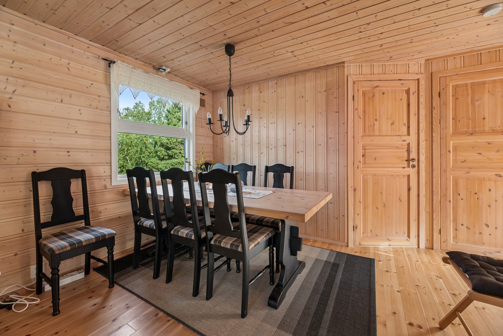 Fra stuen er det adkomst til to soverom. Galleribilde