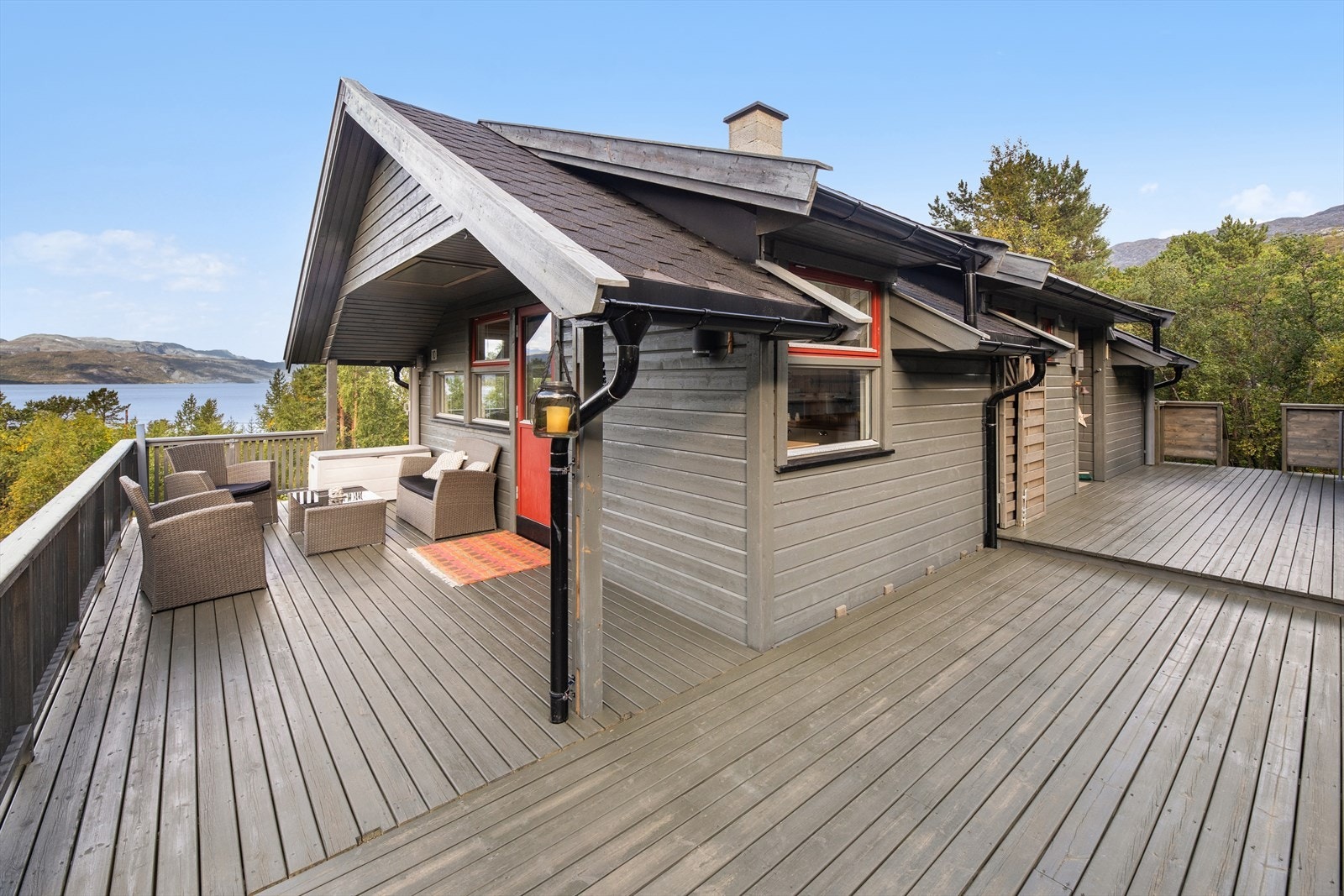 Her får du en terrasse med plass til både avslapping og sosiale sammenkomster. Galleribilde