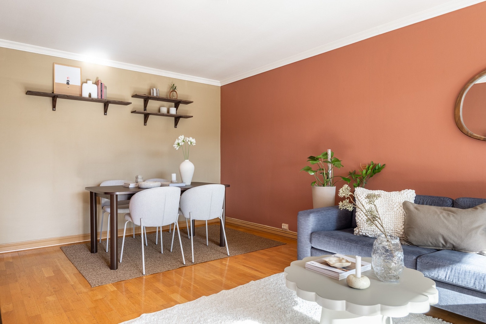 Videre er det god plass til å innrede med spisestue. Galleribilde