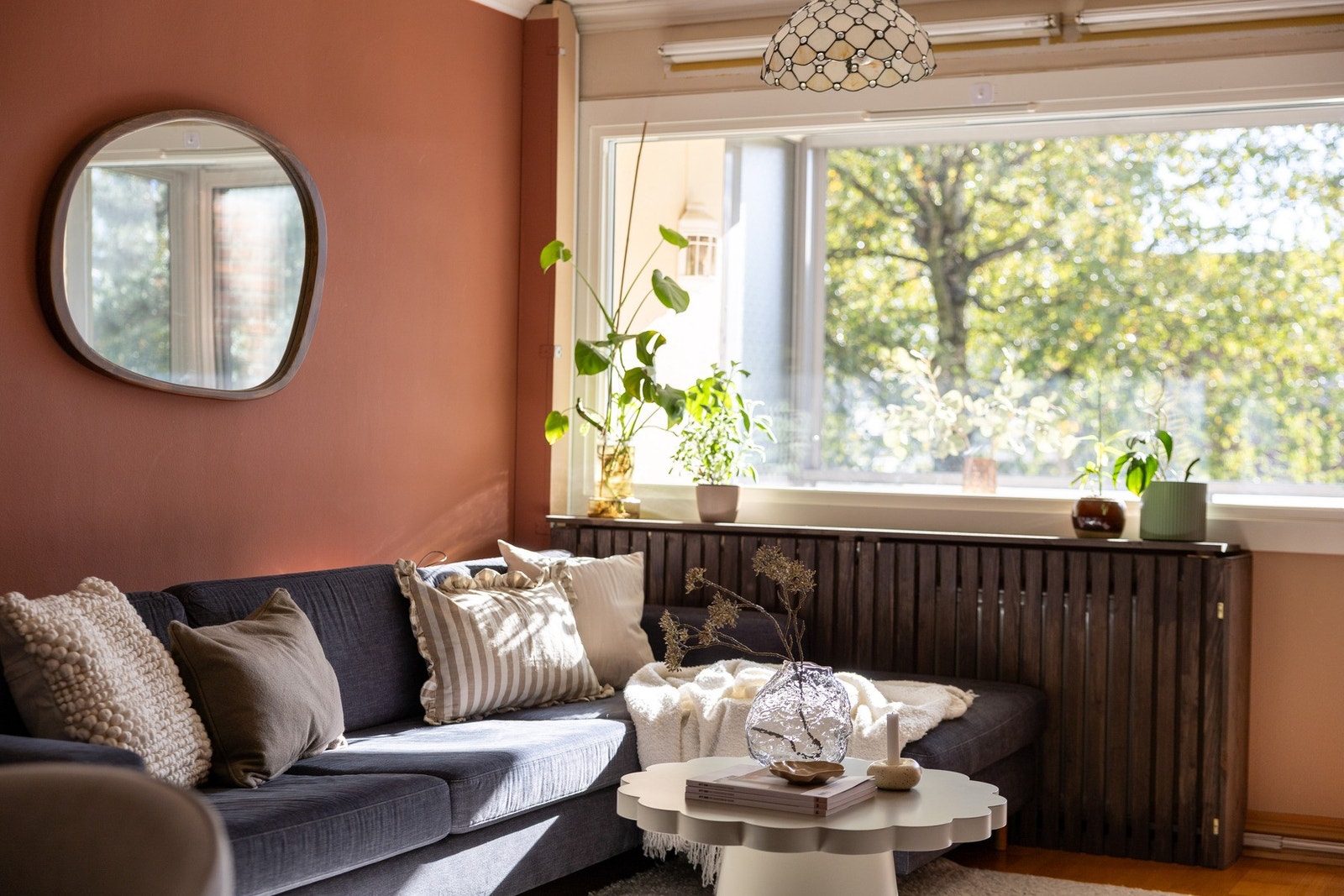 De store vindusflatene slipper inn rikelig med naturlig lys. Galleribilde