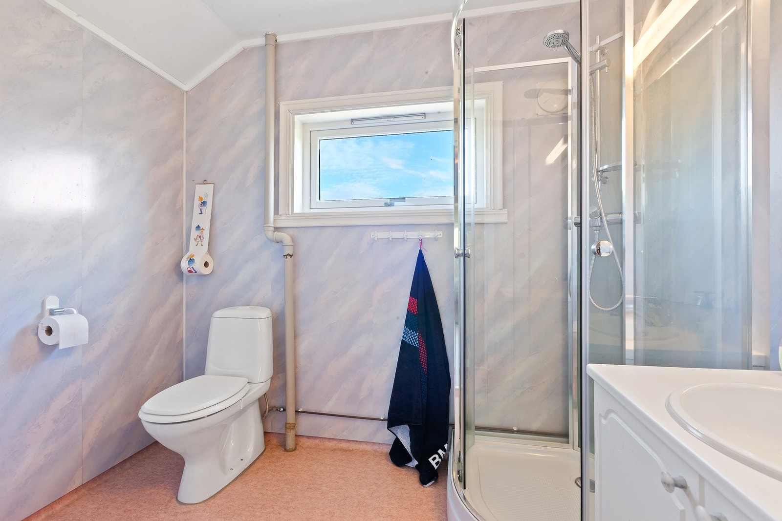 Bad i loftetasje Galleribilde