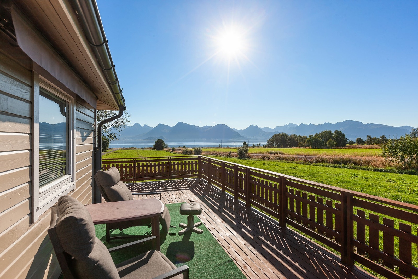 Man har solen i sommermånedene fra tidlig om morgen til sent på kvelden Galleribilde