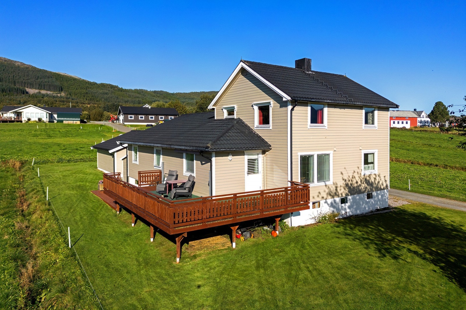 Boligen har fine uteområder Galleribilde