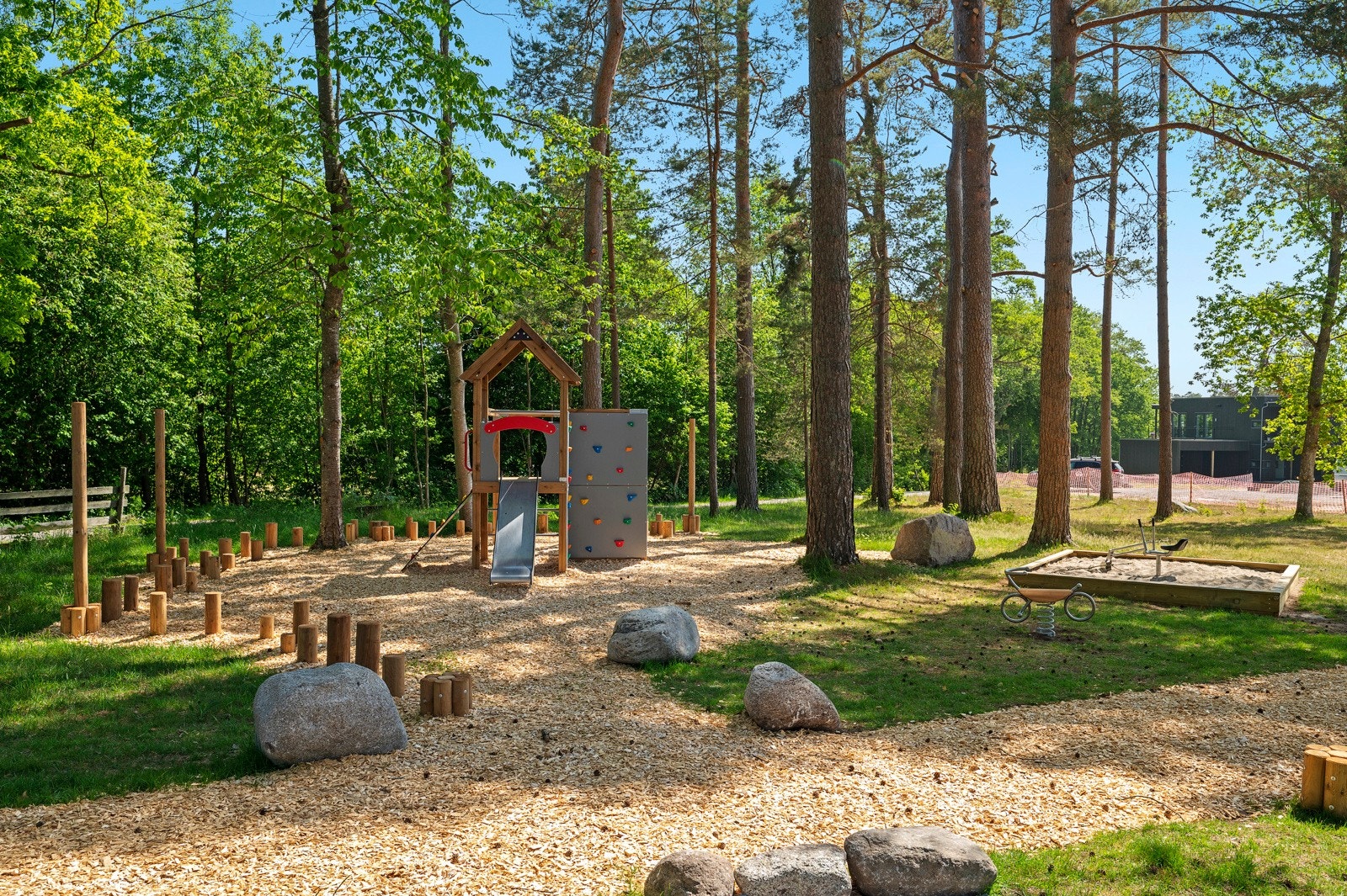 Felles lekeplass på området Galleribilde
