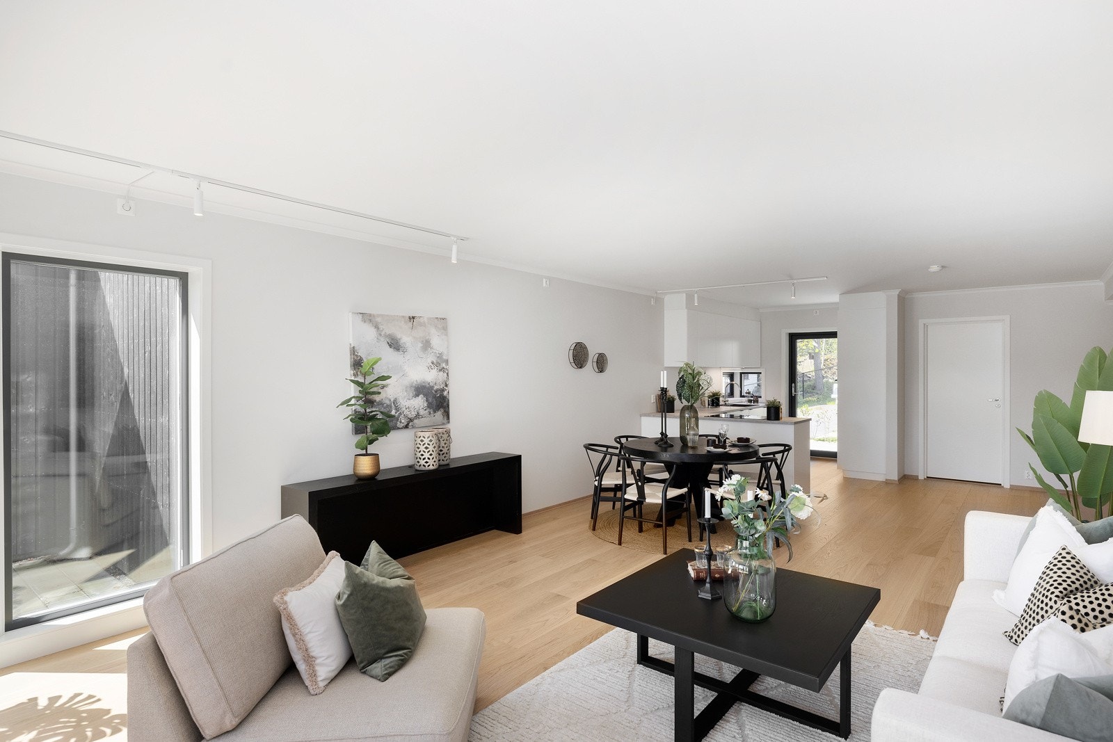 Luftig og åpen stue/kjøkken-løsning. Galleribilde
