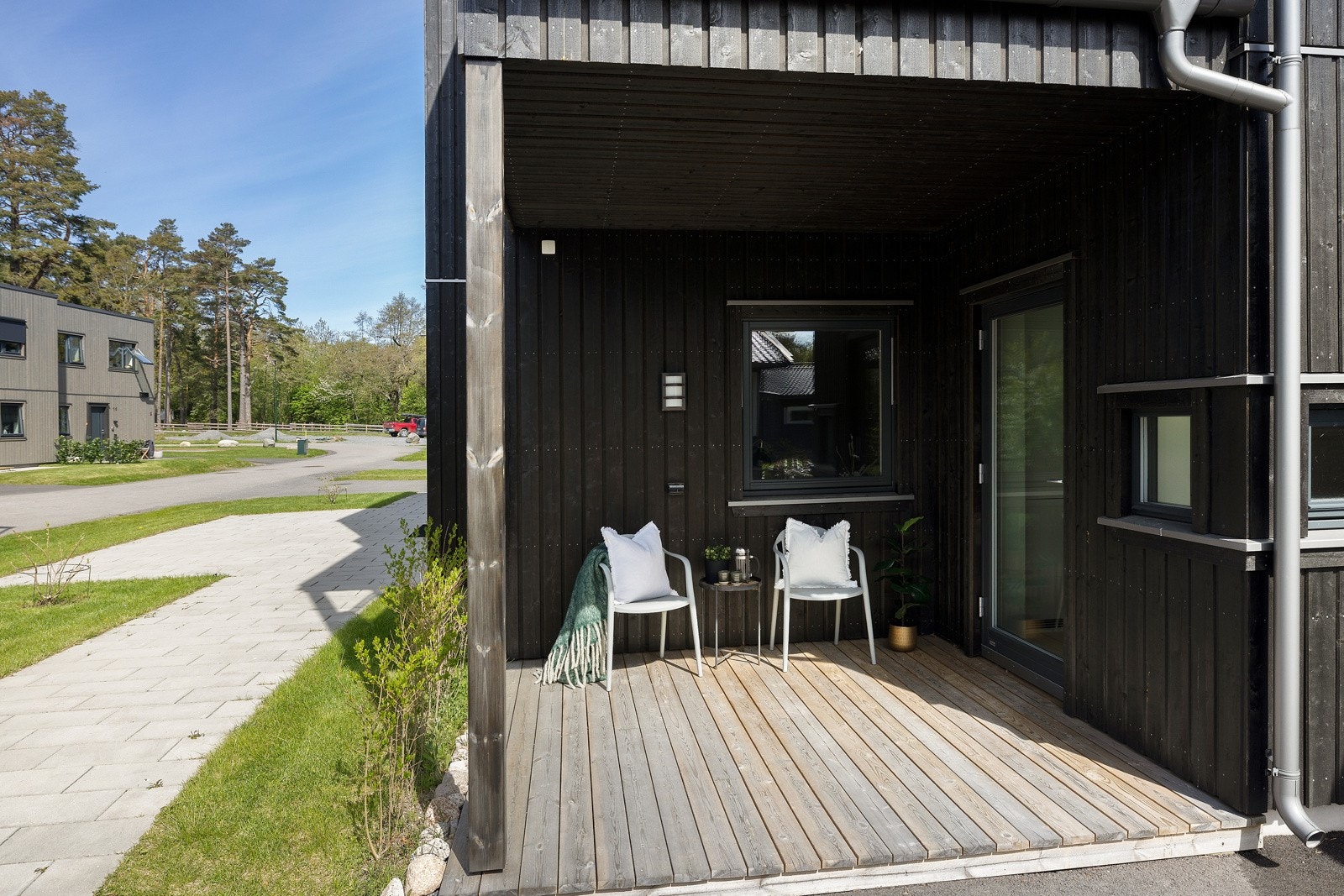 Deilig terrasse med god plass til møblement. Galleribilde