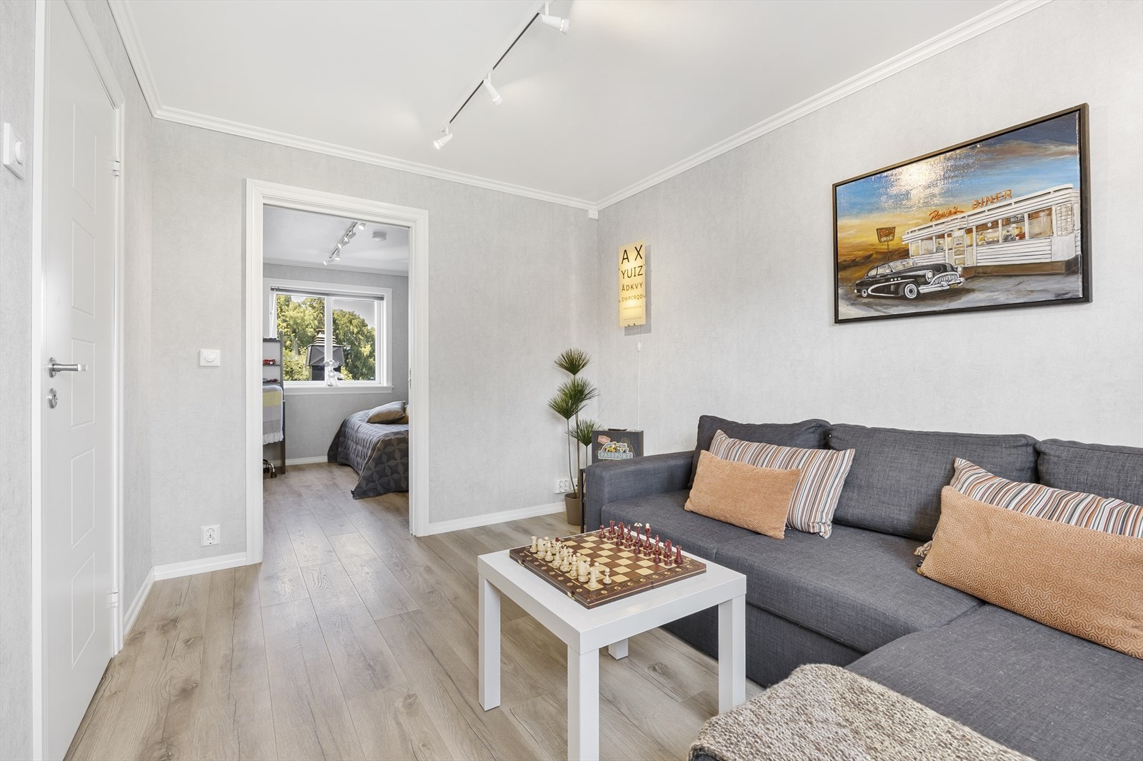 To av soverommene i 2. etasje har tilknytning til hverandre, og er tilpasset ungdommen hvor du har eget soverom og spillerom. Galleribilde