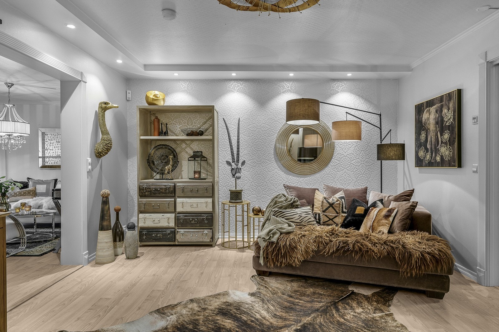 Det er dobbel skyve dør inn mot daybedstue - den perfekte plassen for en hvil etter en lang arbeidsdag. Galleribilde