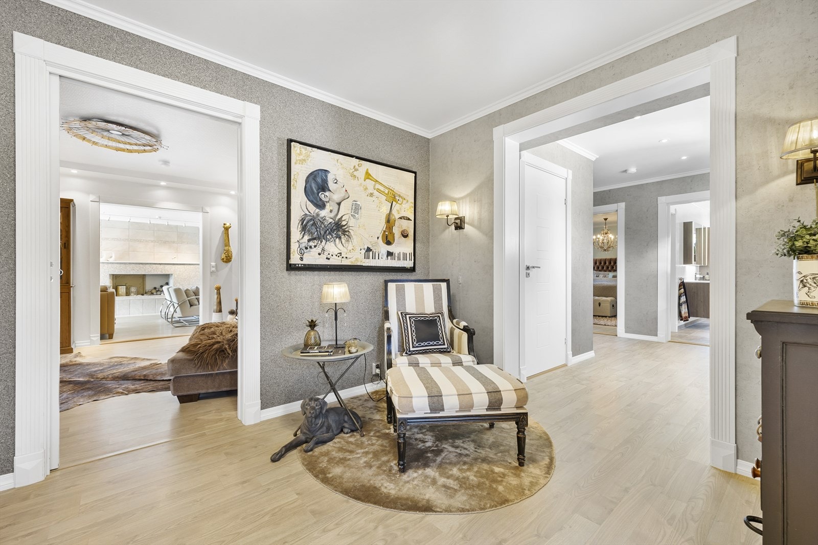 Boligens 1. plan er tilrettelagt med de aller fleste fasiliteter slik at du kan bo i mange år. Galleribilde