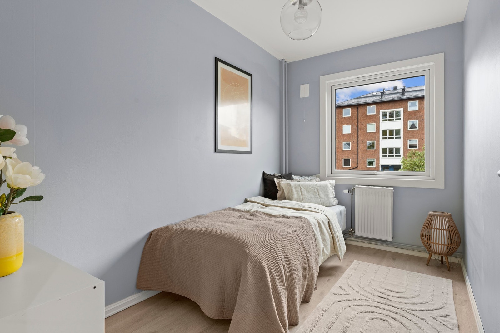 Rommene gir fleksible bruksmuligheter og kan benyttes som hovedsoverom, barnerom, kontor eller gjesterom, alt etter behov. Galleribilde