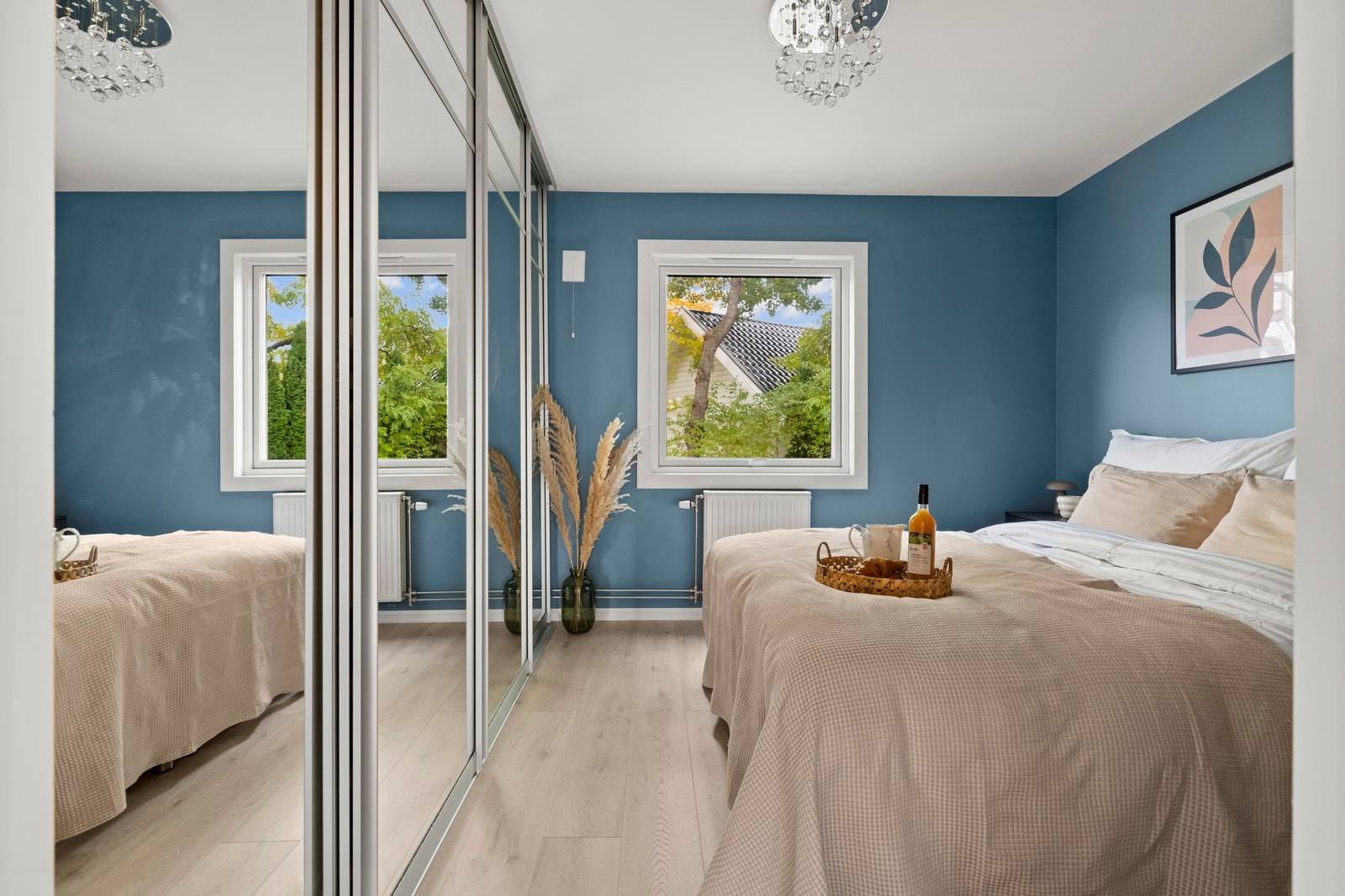 God plass til garderobe Galleribilde