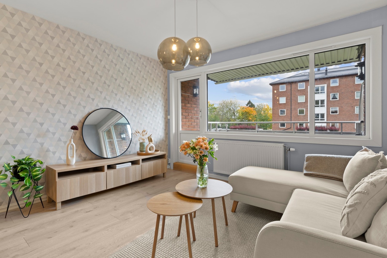 Stor stue som gjør det enkelt å møblere. Galleribilde