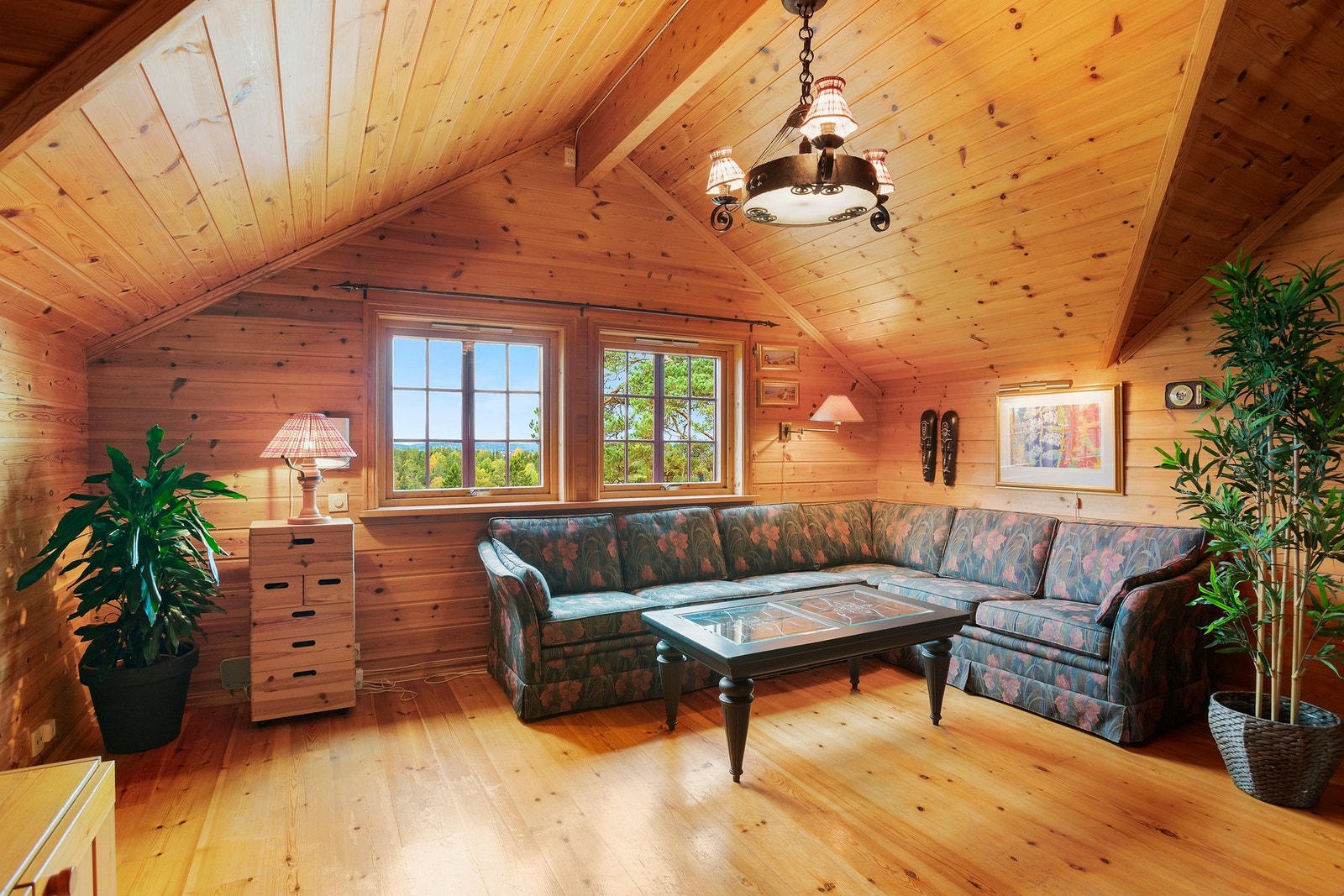 Loftstue med vedovn Galleribilde